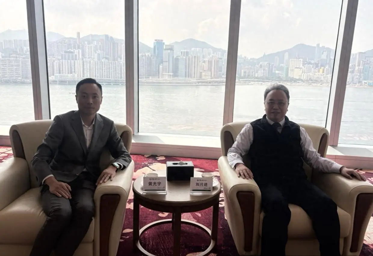 共工新闻总社顾问黄光宇拜访中国人寿（海外）总裁刘月进